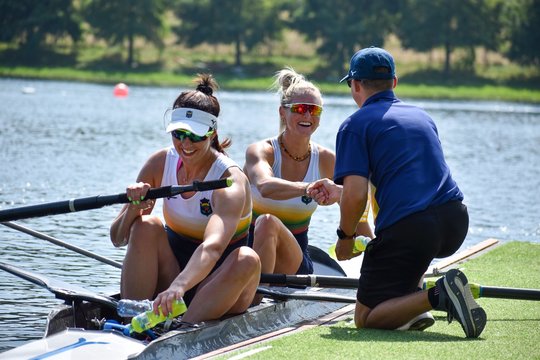 Olimpiečių gretos platėja: irkluotojos K. Kralikaitė ir I. Adomavičiūtė iškovojo bilietą į Paryžių