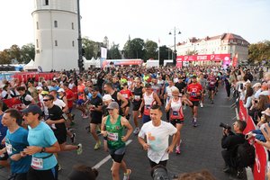 Vilniuje 20-ąjį kartą startavo didžiausias šalies bėgimas – „Rimi Vilniaus maratonas“, šiemet – rekordinis