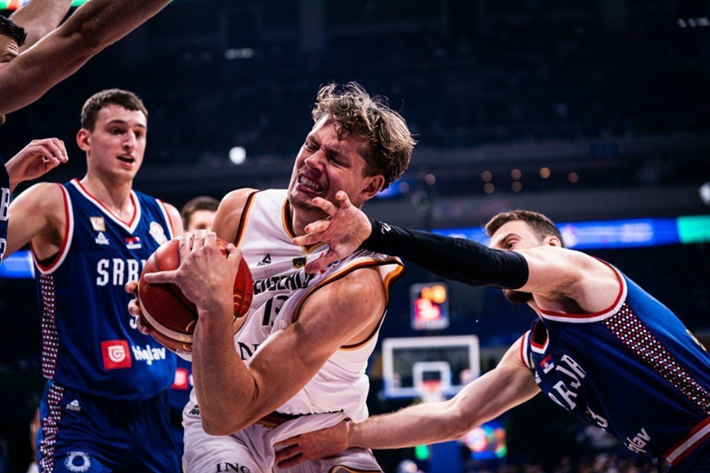 Vokietijos ir Serbijos rungtynės 2023 metų pasaulio krepšinio čempionato finale.<br>FIBA nuotr.