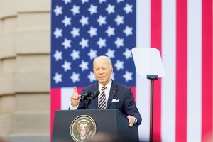 Joe Bidenas: „Aš nesiekiu pažaboti Kinijos“