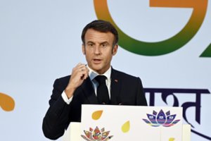 E. Macronas nori valdyti toliau: išpeikė konstitucinį apribojimą, trukdantį jam siekti trečios kadencijos