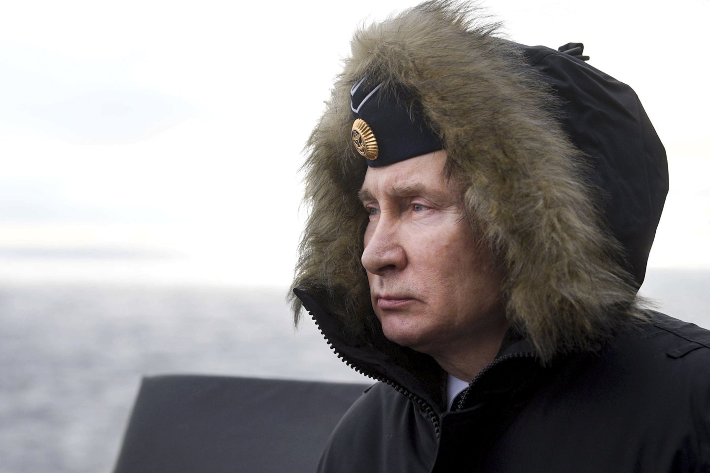V. Putinas stebi karinio jūrų laivyno pratybas Juodojoje jūroje, Kryme, 2020 m. sausio 9 d.<br> AP/Scanpix nuotr.