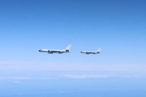 Taipėjus: netoli Taivano buvo pastebėti 39 Kinijos karo lėktuvai ir vienas lėktuvnešis