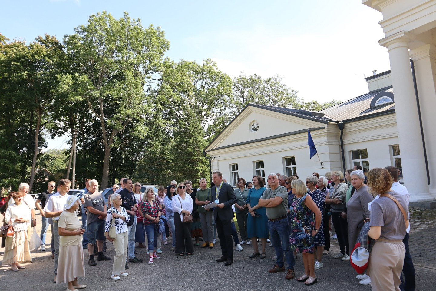 Tarp Parsvėto ir Parsvėtaičio ežerų pastatytas Dūkšto dvaras minimas jau XVI a., tada jį valdė kunigaikščiai Giedraičiai, vėliau – Stabrovskiai. 1573 m. dvarą nupirko dvarininkai Rudaminos ir rūpinuosi juo iki 1813 m. Iki XX a. pr. Dūkšte šeimininkavo Beganskiai ir Daugėlos.<br>L.Kovalevskienės nuotr.