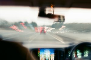 Japonijoje atliekamas išskirtinis eksperimentas: vairavimo pamokų metu leidžia vartoti alkoholį