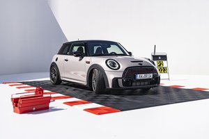 Mechaninių pavarų dėžių eros pabaiga: iš „Mini“ automobilių dings amžiams