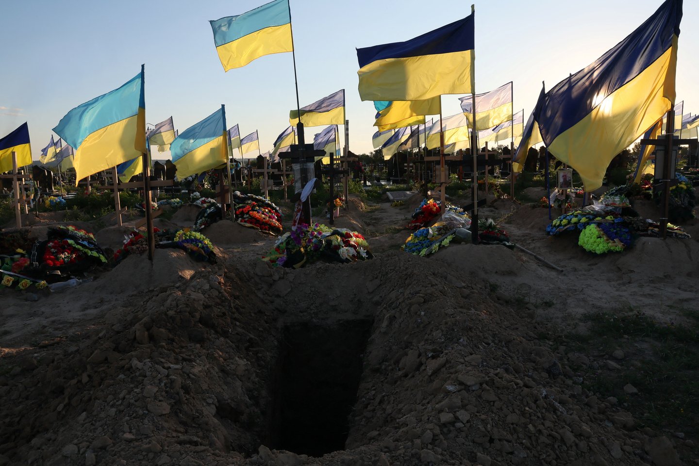 Karas Ukrainoje. Kapinės.<br>Reuters/Scanpix nuotr.