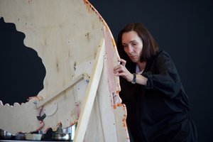 LNDT pristatys naują Yanos Ross spektaklį „Apmąstant omarą“