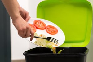 Seime kelią skinasi iniciatyva mažinti maisto švaistymą: pokyčius įkvėpė užsienio šalių patirtis