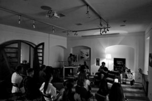 „Auksas dulkia virš Vilniaus stogų...“ – literatūros vakare susitiks kūrybinį kelią tik pradedantys ir jau įvertinti rašytojai