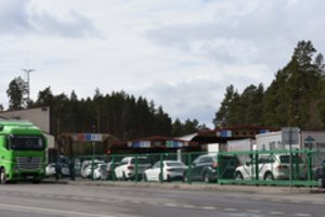 Skelbia, kiek automobilių su rusiškais numeriais neįleido per parą: skaičiai mažėja