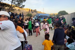 Išsilaipinus tūkstančiams naujų migrantų, Italijos Lampedūzos saloje paskelbta nepaprastoji padėtis