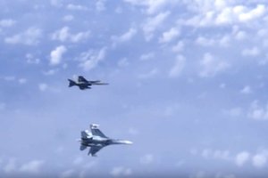 Žiniasklaida: rusų pilotas per klaidą paleido dvi raketas į britų karinį lėktuvą