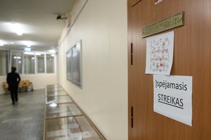 Lietuvoje prasideda įspėjamasis mokytojų streikas: reikalauja kelti atlyginimą