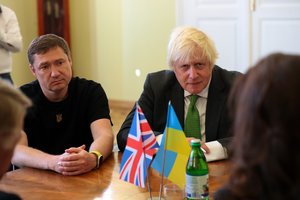 B. Johnsonas užsipuolė Jungtinės Karalystės paramą Ukrainai: „Ko, po velnių, mes laukiame?“