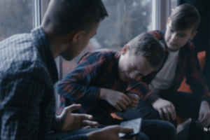 Apie patyčias išsamiai: jų forma, apsisaugojimo būdai ir patarimai, kaip elgtis jas patyrus