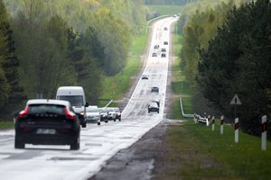 E. Sabutis: degalų akcizas, registracijos mokestis gali būti skiriami kelių tvarkymui