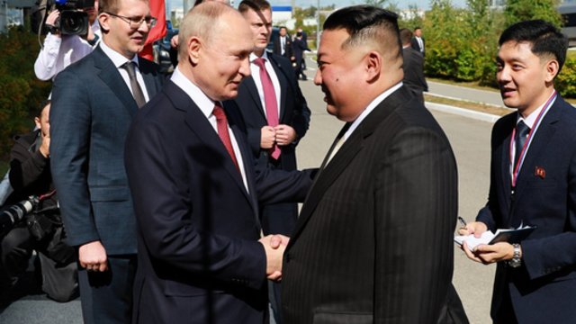 Pietų Korėjos ir JAV diplomatai pasmerkė V. Putino ir Kim Jong Uno susitikimą: tai rimtas JT sankcijų pažeidimas