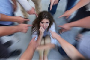 Širdis kulnuose, drugeliai skrandyje, bloga savijauta: ką baimė daro jūsų kūnui?