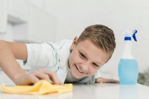 Psichologė pasako, kada vaikai turi pradėti tvarkytis ir kaip juos išmokyti tai daryti