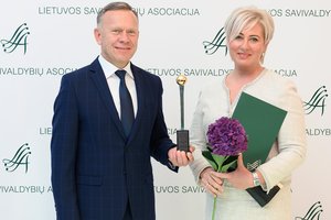 Skandale skęstančiai konservatorei ranką ištiesė Seimo narys: pradėjo naują karjerą