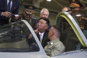 Š. Korėjos vadovas Vladivostoke susitiko su Rusijos gynybos ministru