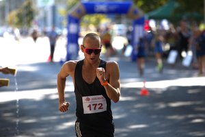 Lietuvos 10 km sportinio ėjimo čempionais po atkaklios kovos tapo T. Šuškevičius ir A. Kavaliauskaitė