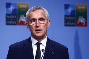 NATO vadovas: turime ruoštis ilgam karui Ukrainoje