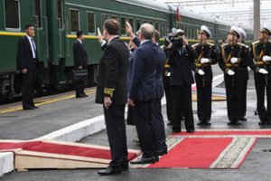 Baigęs šešias dienas trukusį vizitą Kim Jong Unas išvyksta iš Rusijos