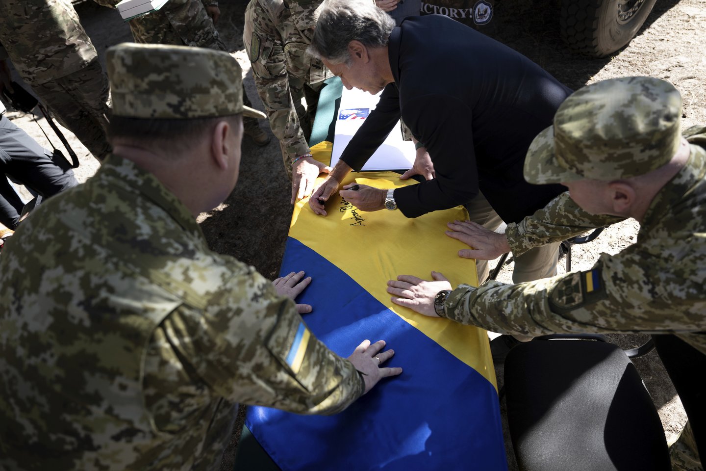 Karas Ukrainoje. A.Blinkeno vizitas Kijeve.<br>AP/Scanpix nuotr.