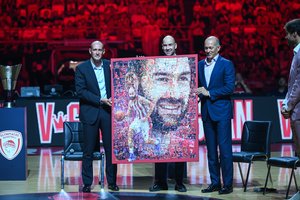 Legenda: į „Taikos ir draugystės“ arenos palubes iškilo V. Spanoulio marškinėliai