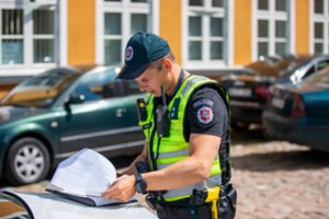 Pareigūnams darbo netrūko: nustatyti neblaivūs ir beteisiai vairuotojai bei daugiau nei tūkstantis „lakstūnų“