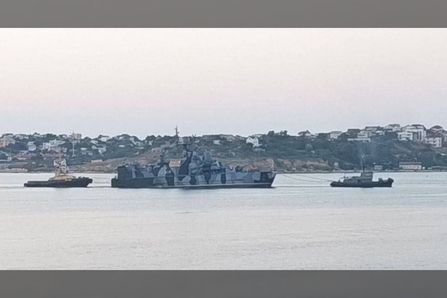  Internete pasirodė nauja „Projekto 1239“ korvetės „Samum“ nuotrauka. Šį karo laivą rugsėjo 14 d. atakavo ukrainiečių karinio jūrų laivyno savižudis dronas „SeaBaby“.<br> Atvirųjų šaltinių nuotr.