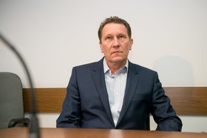 Apeliacinis teismas panaikino nuosprendį už prekybą poveikiu nuteistam advokatui R. Mikliušui