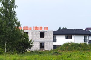 Prieš įsigyjant žemės sklypą namo statybai, imkitės žvalgytuvių – užtruks, bet gyvensite ramiau 