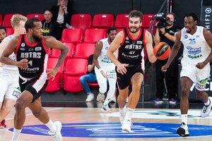 Puolime siautęs ir po krepšiu karaliavęs „Rytas“ įveikė „Pieno žvaigždes“