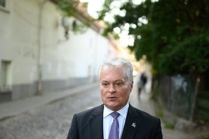 Toliau kylant palūkanų normoms, prezidentas ragina didinti minimalią algą