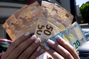 Sukčiai aplink pirštą apsuko Kretingos rajono gyventoją ir išviliojo beveik 7 tūkst. eurų