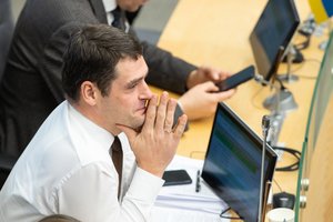 Valdančiųjų iniciatyvai dėl apkaltos procedūros R. Žemaitaičiui pritarta, tačiau opozicija surengė savo šou