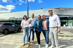 Paralimpiečių gilė papuošė naują baseiną Lazdynuose