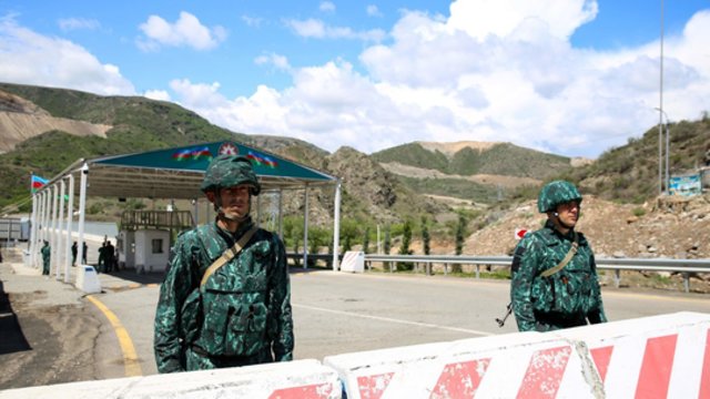 Azerbaidžanas skelbia apie antiteroristines operacijas Kalnų Karabache: girdėjosi oro sirenos, sprogimai