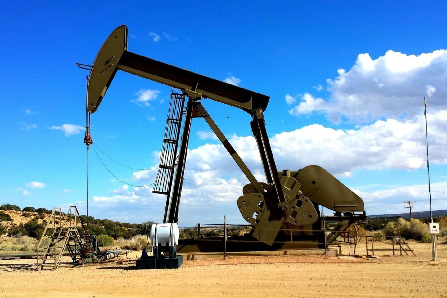 Antradienį „Brent“ rūšies nafta pasiekė 95 dolerius už barelį.<br>John R Perry/Pixabay nuotr.