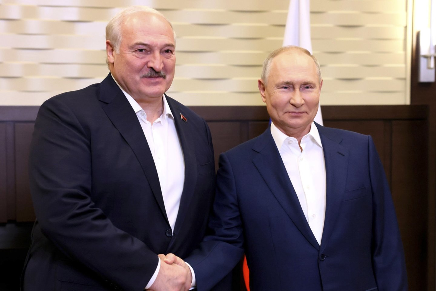  Aliaksandras Lukašenko ir Vladimiras Putinas.<br> ZUMAPERSS/Scanpix nuotr.