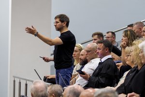 Riaušių prie Seimo byloje – kardomoji priemonė A. Kandrotui-Celofanui ir riaušininko prašymas grąžinti revolverį