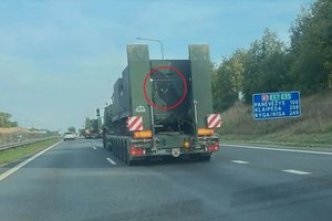 Negalėjo patikėti tuo, ką išvydo ant karinės technikos Lietuvoje: kariuomenė pateikė paaiškinimą