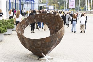 „ArtVilnius’23“ skelbia performatyvumą: po vienu stogu susiburs Lietuvos ir pasaulio menininkai 