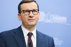 Įtampa dėl nesutarimų pasiekė naują lygį: Lenkija stabdo ginklų tiekimą Ukrainai