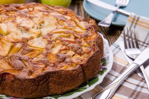 Senovinis obuolių pyragas vos iš kelių ingredientų: receptas paprastas, o rezultatas – puikus