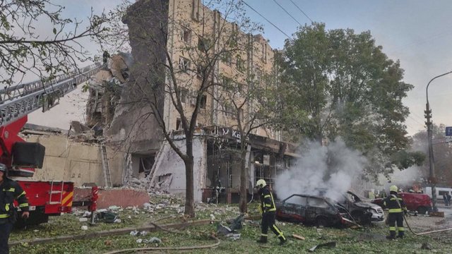 Rusų ataką atlaikę Kyjivo gyventojai dalijasi išgyvenimais: gulėjau tarp stiklų