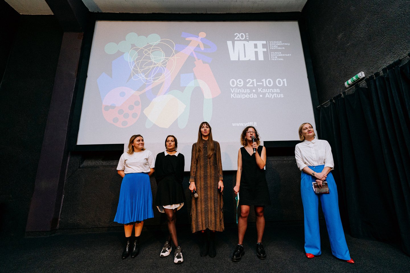 Ketvirtadienio vakarą meninės dokumentikos gerbėjai rinkosi į 20-ojo Vilniaus dokumentinių filmų festivalio (VDFF) atidarymą. <br>M.Endriuškos nuotr.